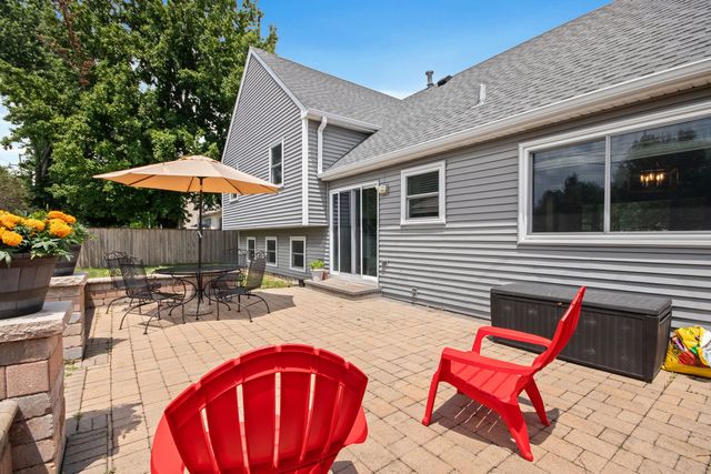 2201 Pontiac Circle, Naperville, IL 60565