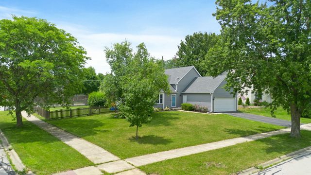 2201 Pontiac Circle, Naperville, IL 60565