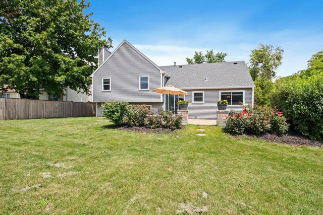 2201 Pontiac Circle, Naperville, IL 60565