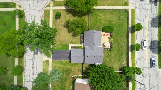 2201 Pontiac Circle, Naperville, IL 60565