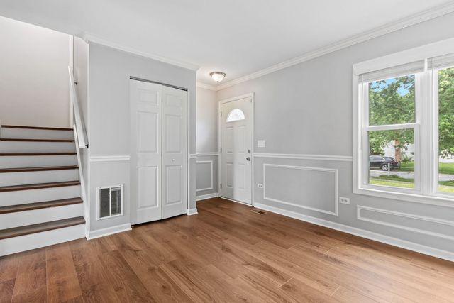 2201 Pontiac Circle, Naperville, IL 60565