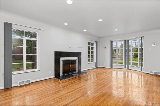 15515 Ashton Street, Detroit, MI 48223