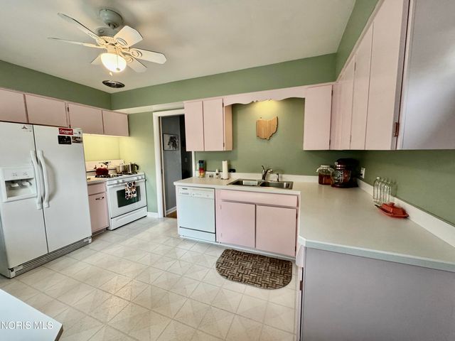 4541 S May Avenue, Toledo, OH 43614