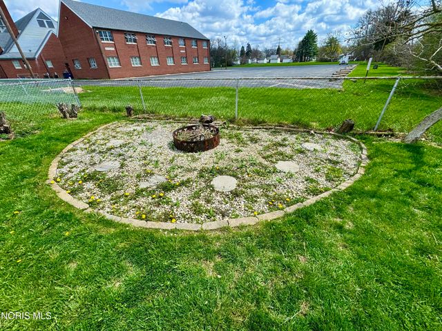 4541 S May Avenue, Toledo, OH 43614