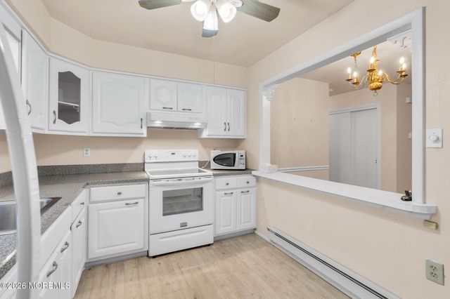 6 Woodbury Court, Toms River, NJ 08757