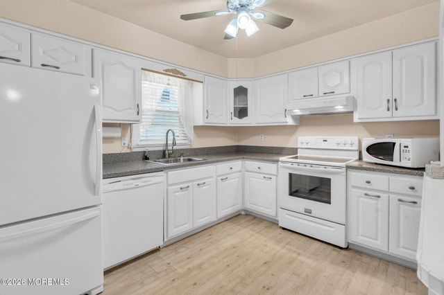 6 Woodbury Court, Toms River, NJ 08757