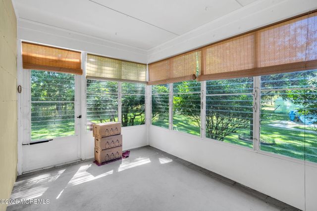 6 Woodbury Court, Toms River, NJ 08757