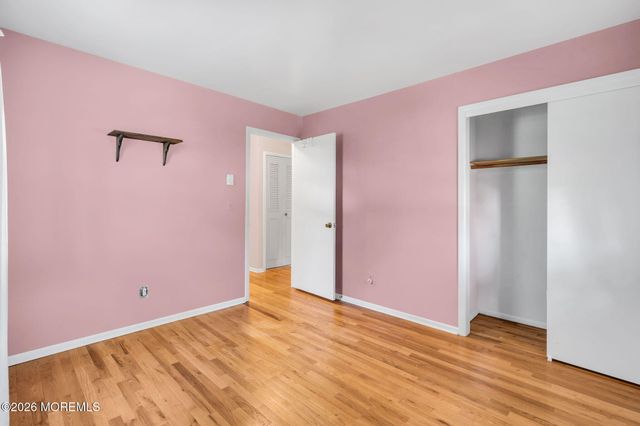 6 Woodbury Court, Toms River, NJ 08757