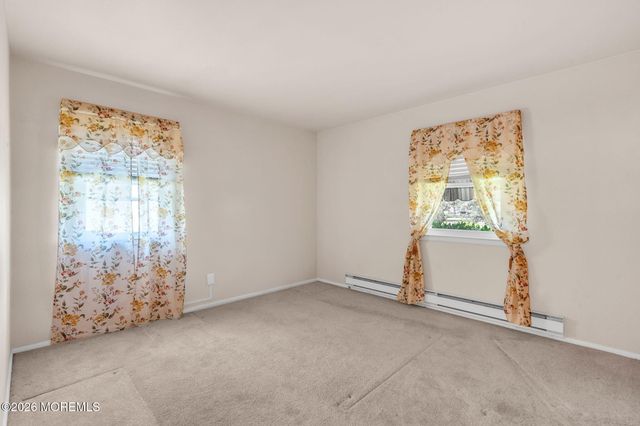 6 Woodbury Court, Toms River, NJ 08757