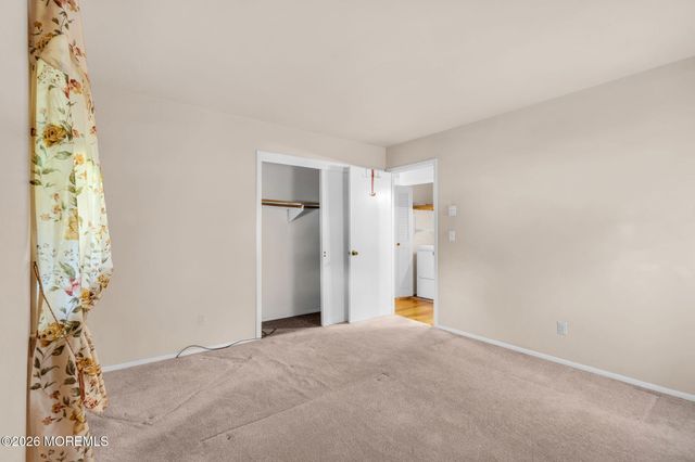 6 Woodbury Court, Toms River, NJ 08757
