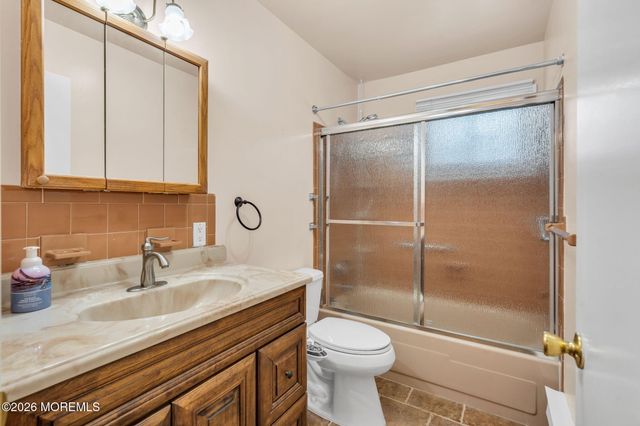6 Woodbury Court, Toms River, NJ 08757