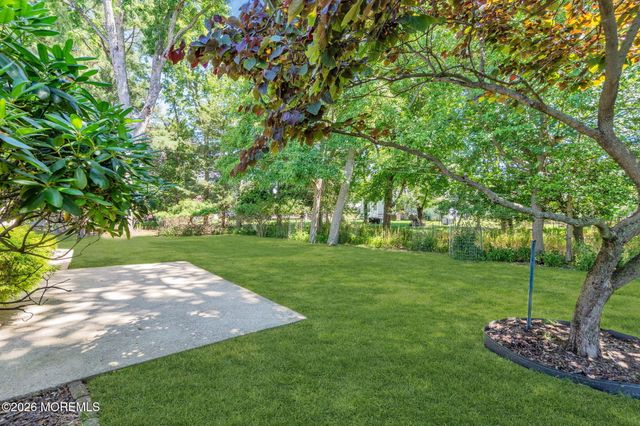 6 Woodbury Court, Toms River, NJ 08757