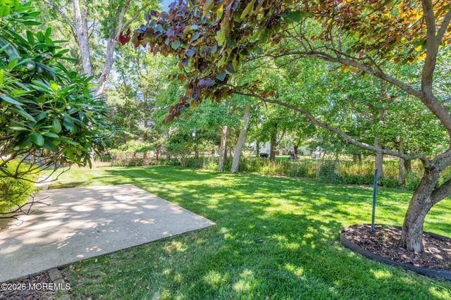 6 Woodbury Court, Toms River, NJ 08757