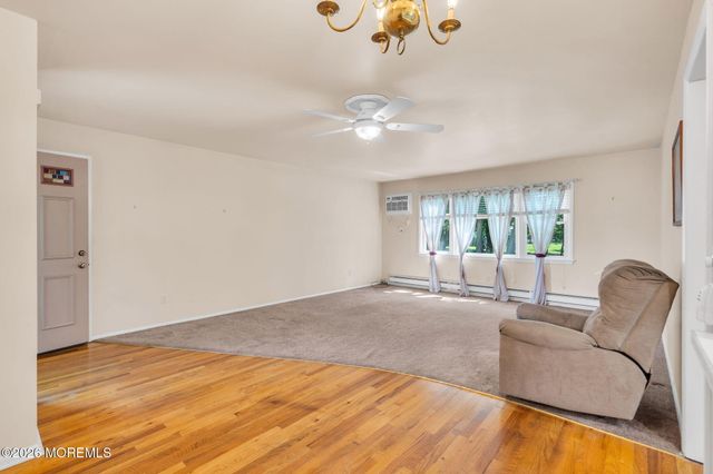 6 Woodbury Court, Toms River, NJ 08757