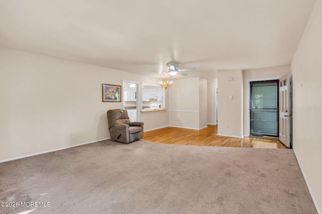 6 Woodbury Court, Toms River, NJ 08757