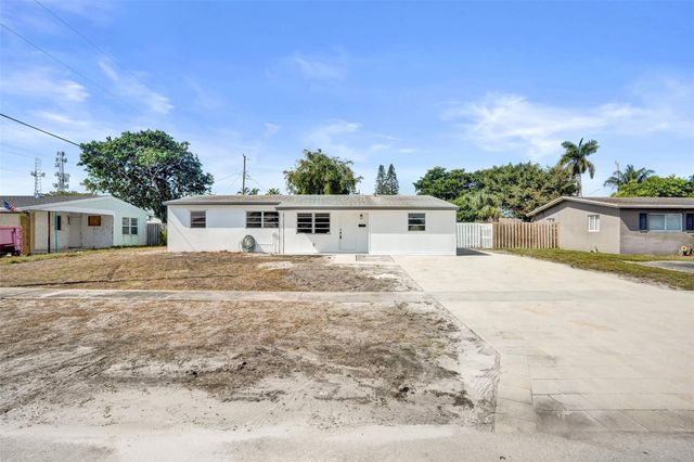 1437 SW 1st Avenue, Deerfield Beach, FL 33441