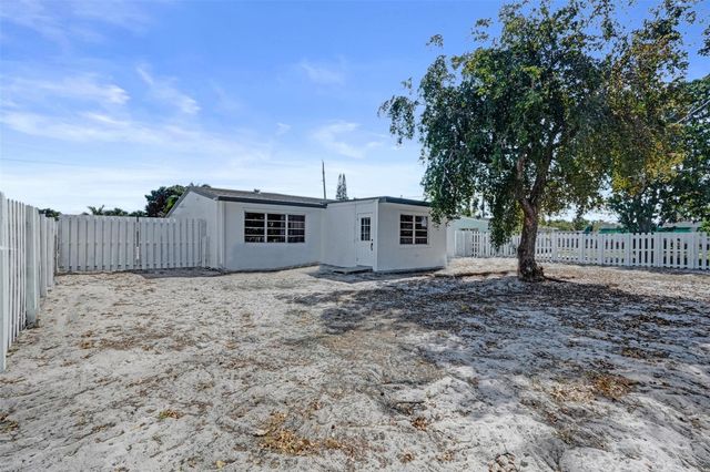 1437 SW 1st Avenue, Deerfield Beach, FL 33441