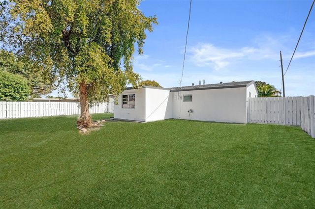 1437 SW 1st Avenue, Deerfield Beach, FL 33441