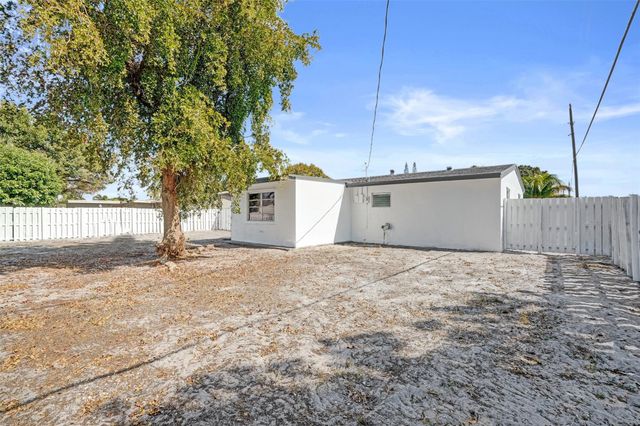 1437 SW 1st Avenue, Deerfield Beach, FL 33441