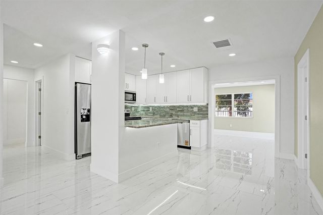 1437 SW 1st Avenue, Deerfield Beach, FL 33441