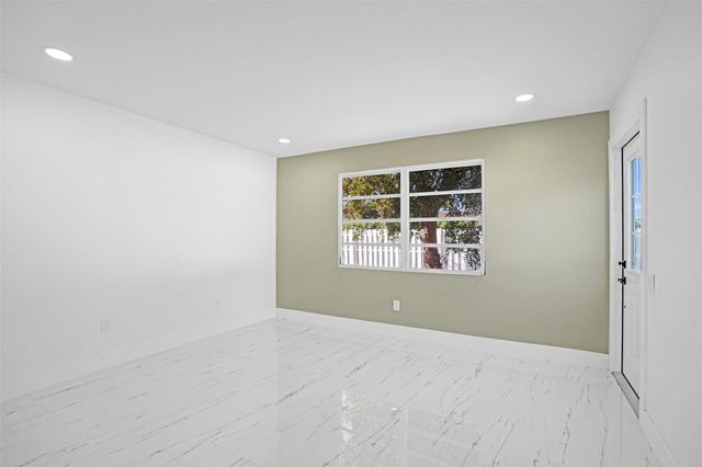 1437 SW 1st Avenue, Deerfield Beach, FL 33441