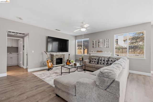 1937 Paradise Peak Ct, Antioch, CA 94531