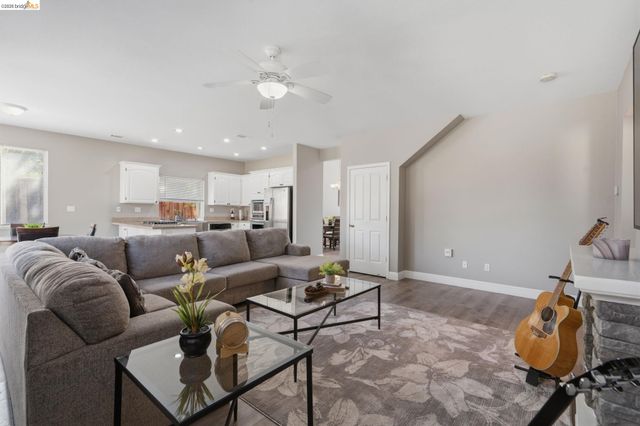 1937 Paradise Peak Ct, Antioch, CA 94531