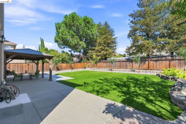 1937 Paradise Peak Ct, Antioch, CA 94531