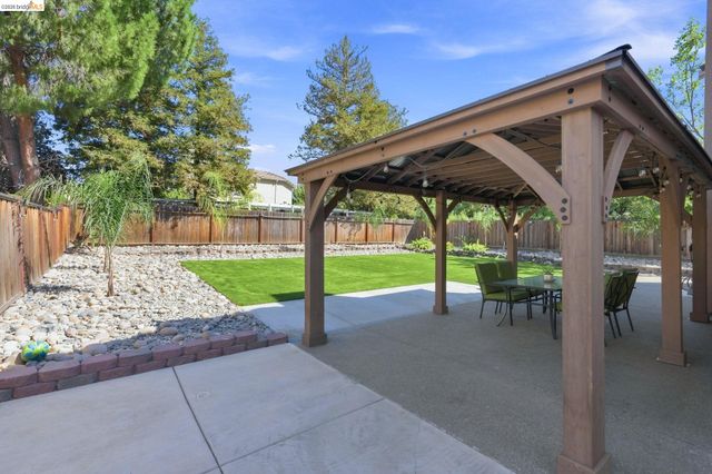 1937 Paradise Peak Ct, Antioch, CA 94531