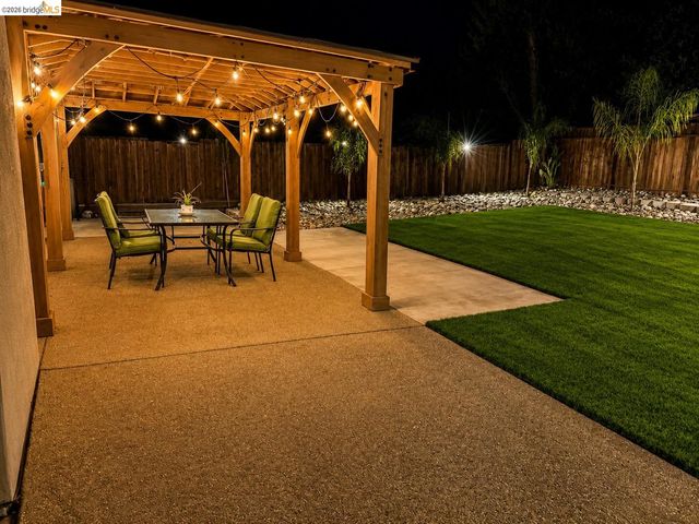1937 Paradise Peak Ct, Antioch, CA 94531