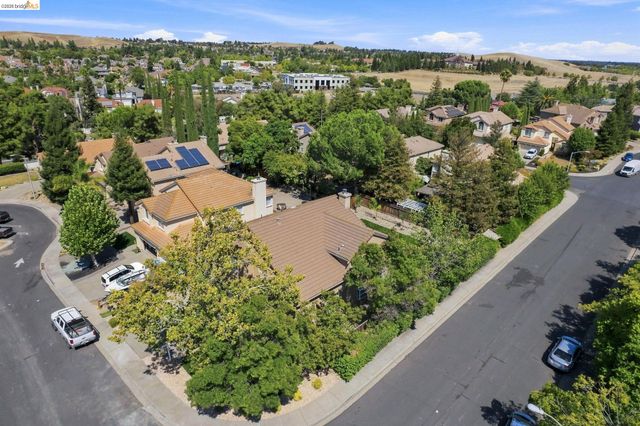 1937 Paradise Peak Ct, Antioch, CA 94531