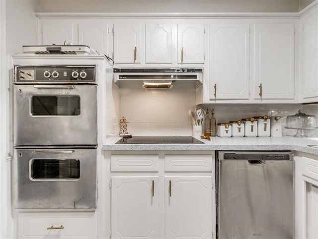 1053 NW 5th Street, Moore, OK 73160