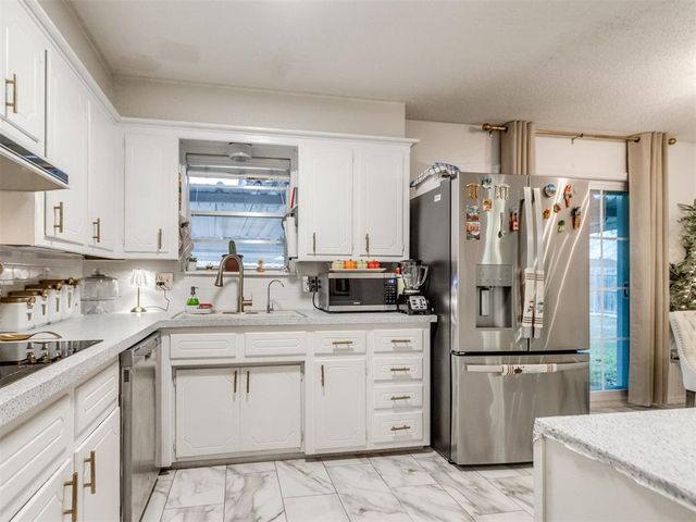 1053 NW 5th Street, Moore, OK 73160