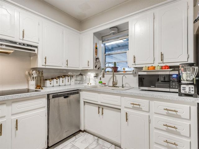 1053 NW 5th Street, Moore, OK 73160