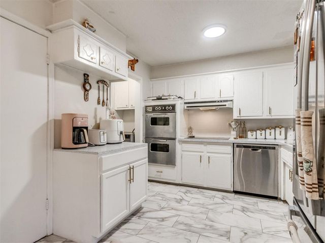 1053 NW 5th Street, Moore, OK 73160