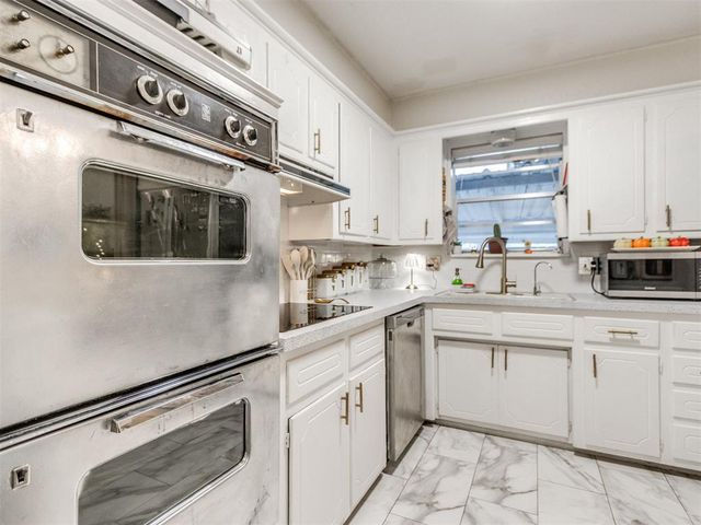 1053 NW 5th Street, Moore, OK 73160