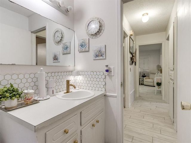 1053 NW 5th Street, Moore, OK 73160