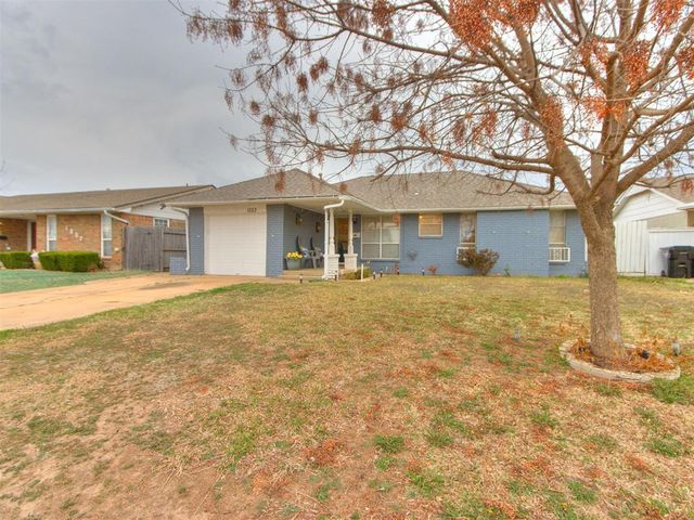 1053 NW 5th Street, Moore, OK 73160