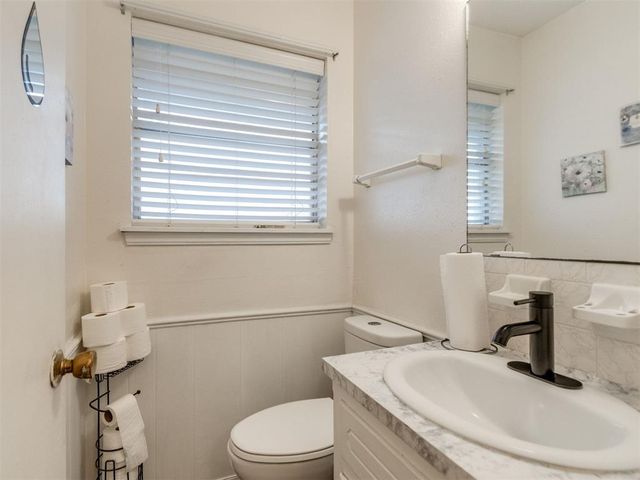 1053 NW 5th Street, Moore, OK 73160