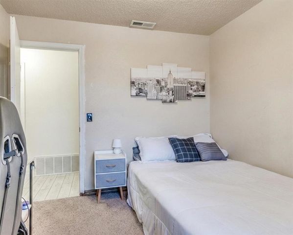 1053 NW 5th Street, Moore, OK 73160