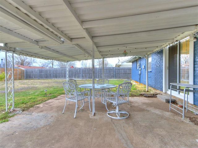 1053 NW 5th Street, Moore, OK 73160