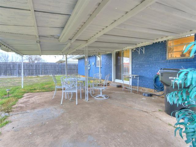 1053 NW 5th Street, Moore, OK 73160