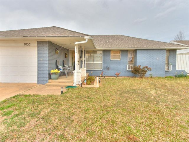 1053 NW 5th Street, Moore, OK 73160