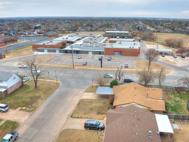 1053 NW 5th Street, Moore, OK 73160