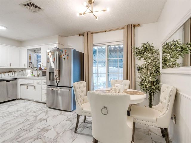 1053 NW 5th Street, Moore, OK 73160