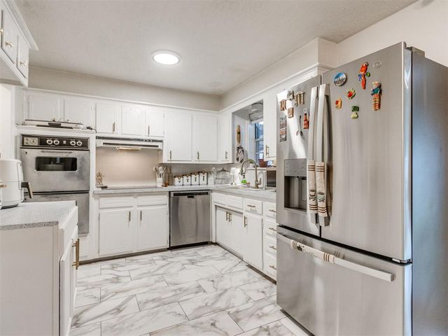 1053 NW 5th Street, Moore, OK 73160