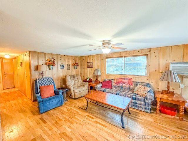 9956 Lost Acres Road, Kingston, OK 73439