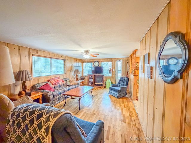 9956 Lost Acres Road, Kingston, OK 73439