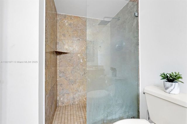 1660 NE 191st St 206-1, Miami, FL 33179