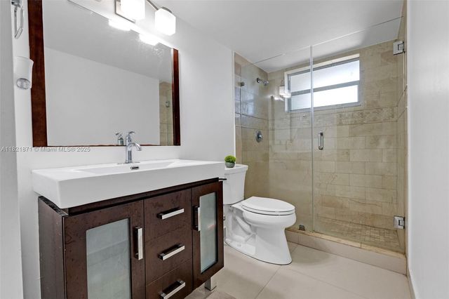 1660 NE 191st St 206-1, Miami, FL 33179